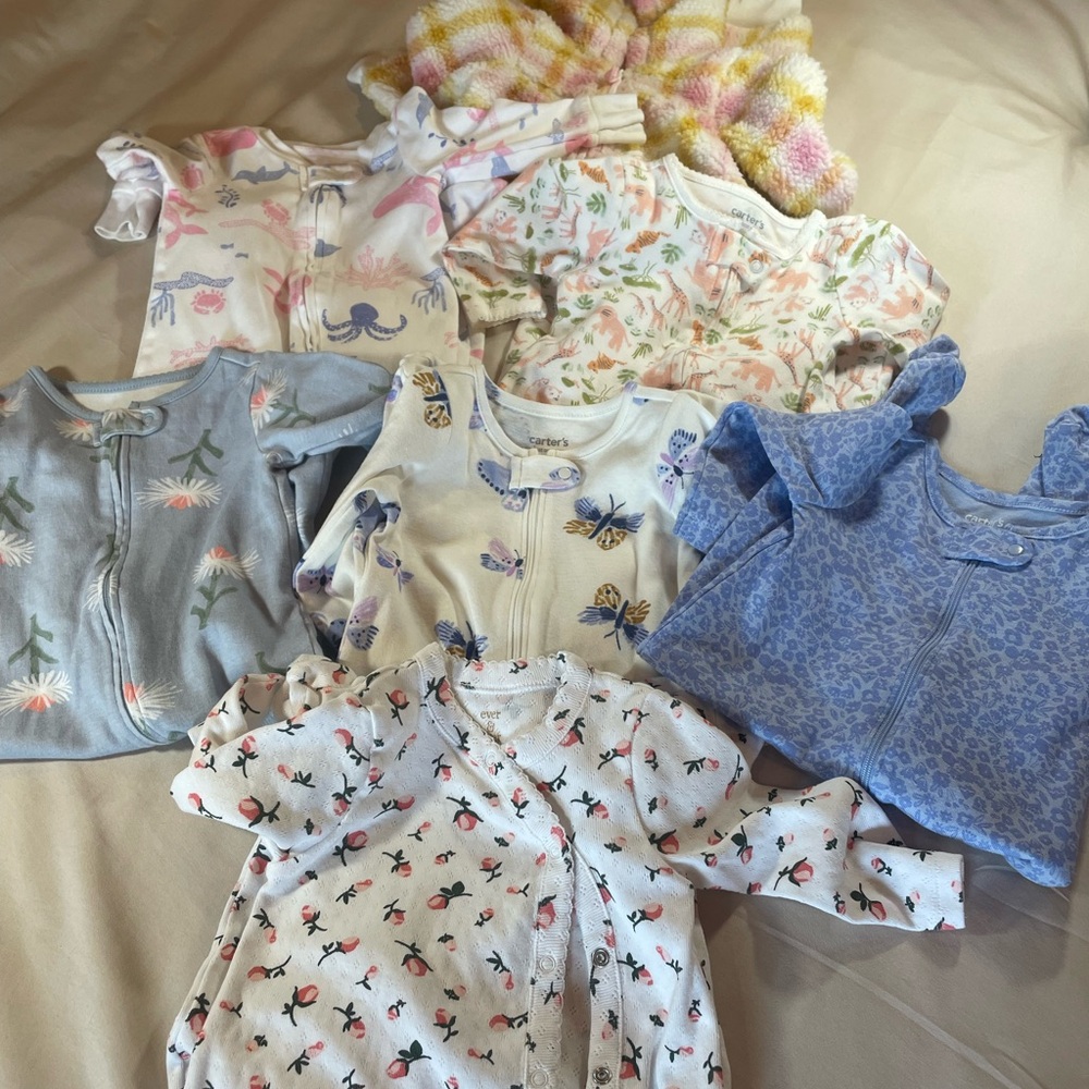 Assorted Baby Girl Onesies Bundle, mostly Carter’s, all NWOT‎ or EUC, Size 6M